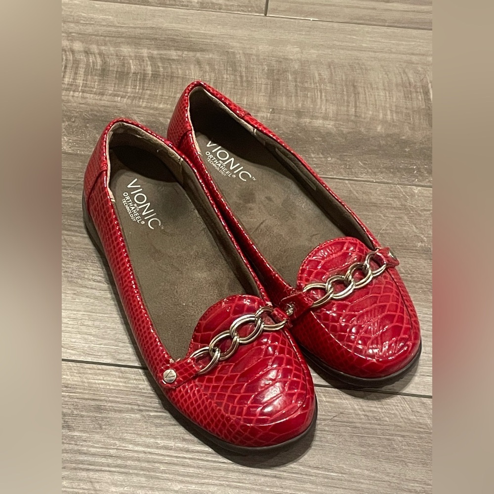 Vionic Red Patent Leather Lizard Pattern Loafers Size 7